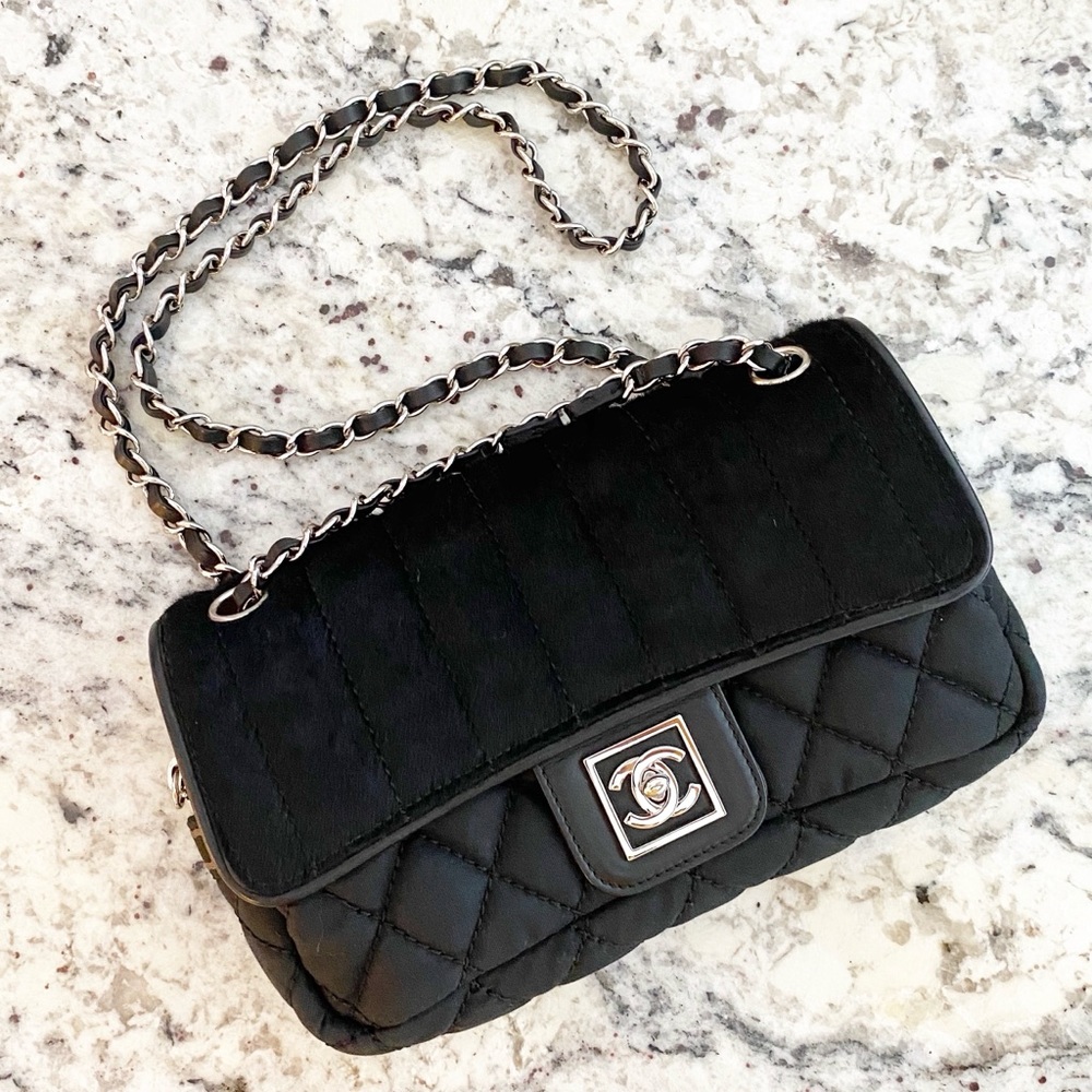 🖤✨BEAUTIFUL✨🖤 Authentic Chanel Shoulder Bag!